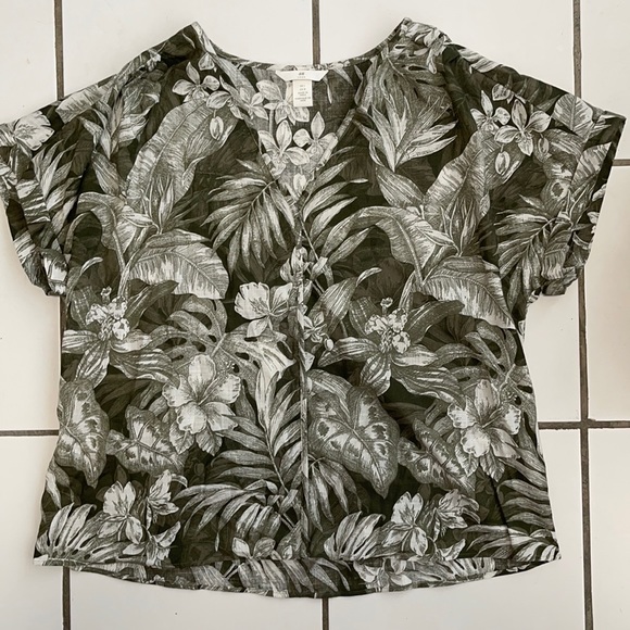 H&M shirt - Picture 1 of 1